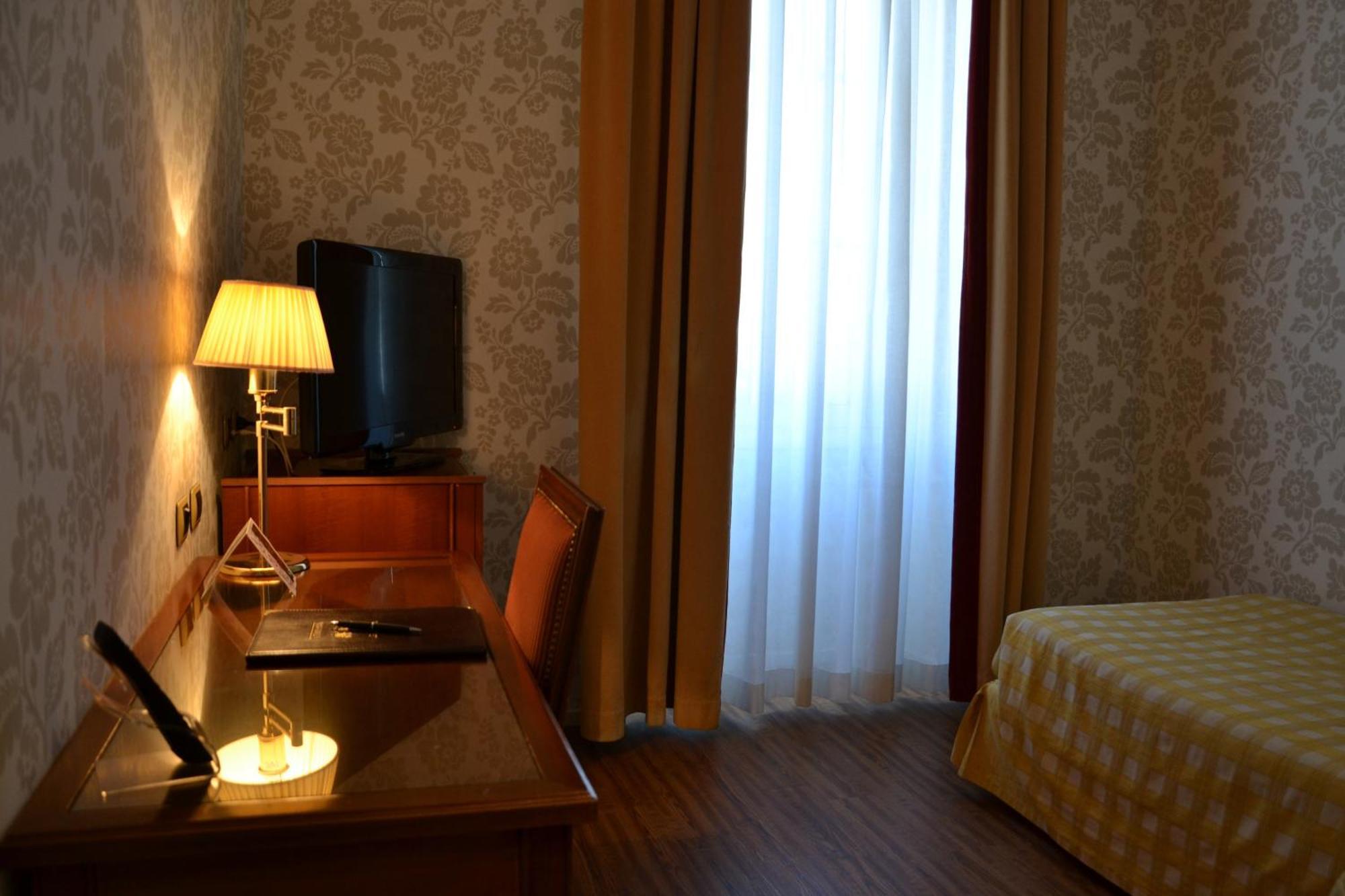 Albergo Alla Posta Trieste Ruang foto